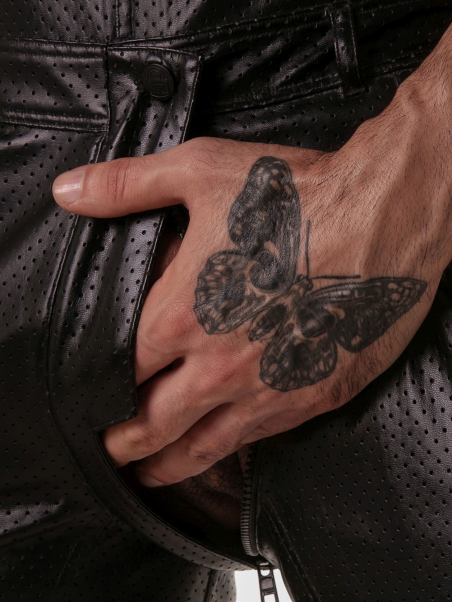 LOCKER GEAR PUNCH HOLE SHORT, LK0978 Leder-Look Fetish Latzhose Locker Gear Kleidung & Accessoires:Spezielle Anlässe:Erotik:Herrenunterwäsche nudosz.myshopify.com