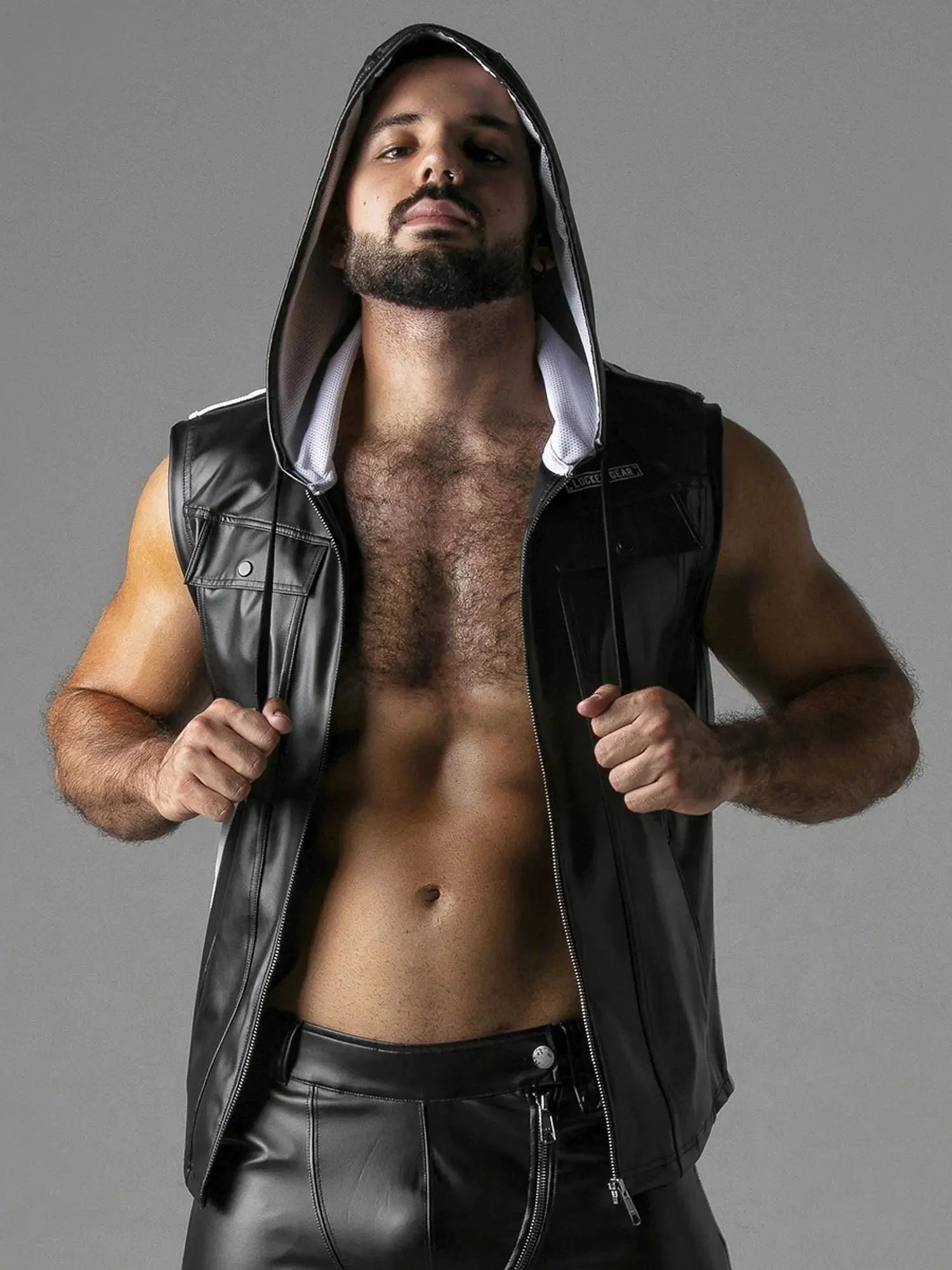 Die Vielseitigkeit von Latex und Leder in der Fetisch Sportbekleidung erkunden