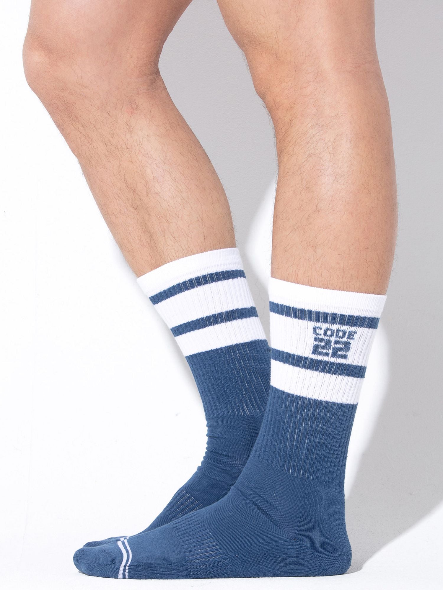 CODE 22 Essential Crew Sock 8019, Herren Sport Socken, Vintage-Stil, blau mit Logo, Regular Fit. CODE 22 Essential Crew Sock 8019 - Herren Sport Socken, Stutzen Code 22 Unterwäsche & Socken nudosz.myshopify.com