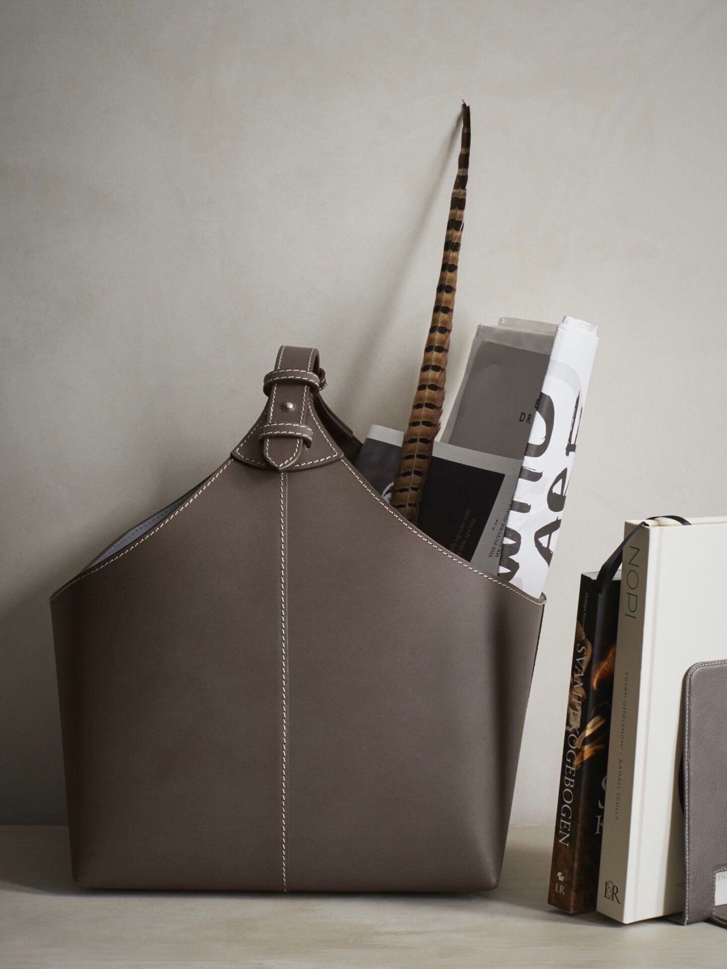 Zeitungskorb Square Leder, in 3 Farben