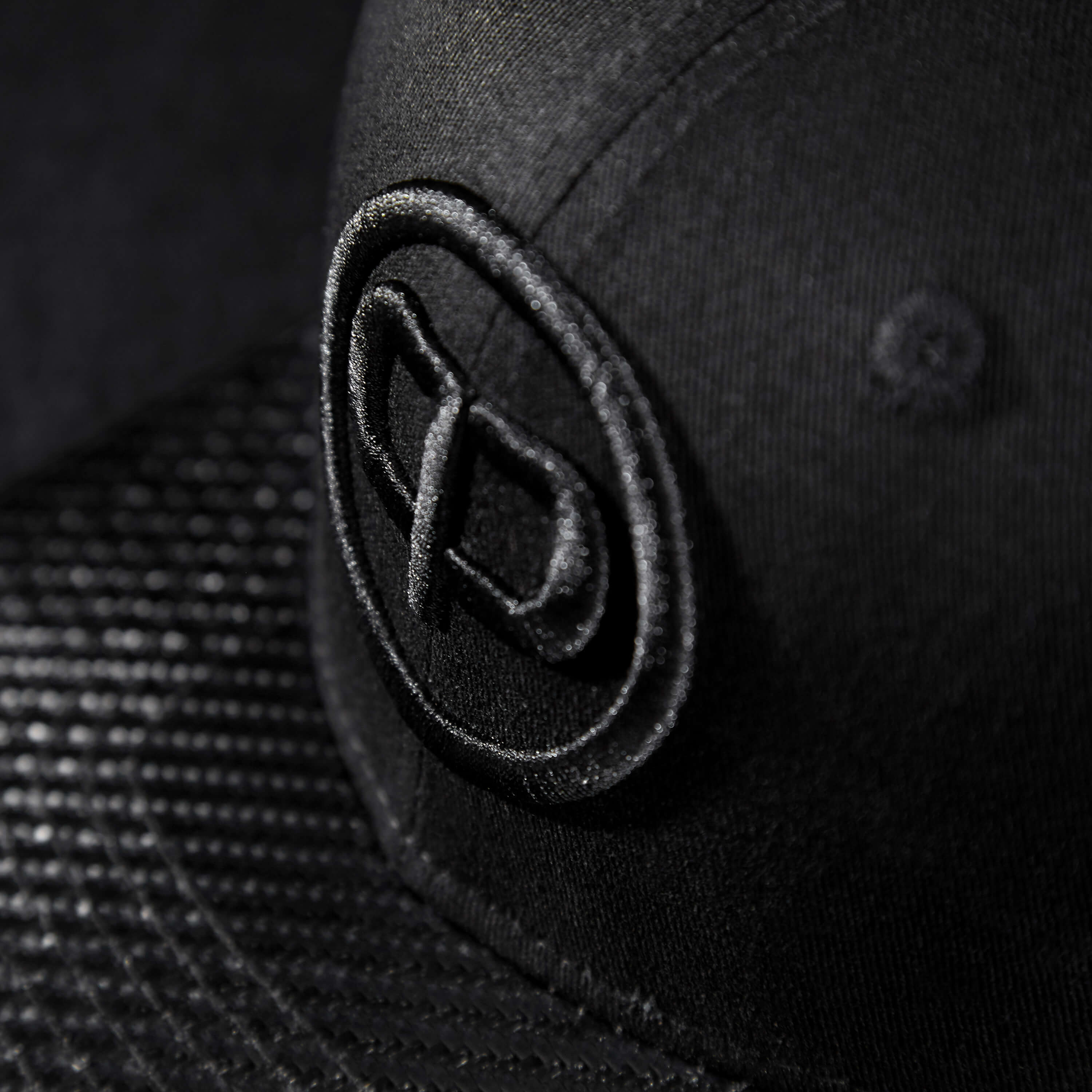 Snapback Cap - Black & Black Carbon