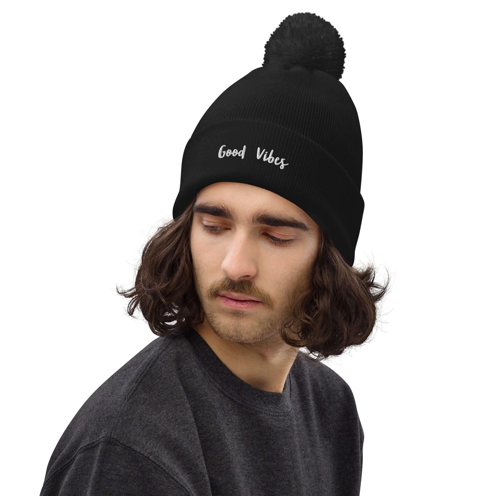 TOV Bommel-Beanie | GOOD VIBES (Schwarz) * Unisex